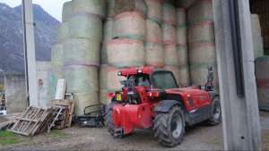 heu wird immer in runballen gelagert  heustock gab es nirgends